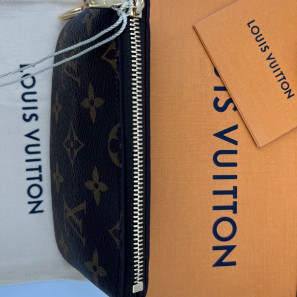 NEW LOUIS VUITTON  Key Pouch S - Picture 11 of 16